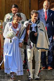 Paulina i sebastian po raz pierwszy zostali rodzicami w 2015 roku. Sebastian Karpiel Bulecka I Paulina Krupinska Wzieli Slub W Kosciele W Koscielisku Zdjecia Zdjecie Nr 2