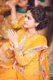 Mayun Dress Inspo For Brides Sister Cousin Medium Length Hair Styles Womens Hairstyles Trendy Hairstyles