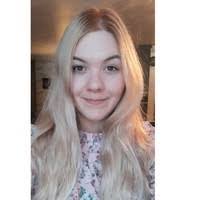 Laura Suhr's Instagram, Twitter & Facebook