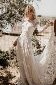 Lace adds so much elegance to any wedding dress. These 50 Long Sleeve Wedding Dresses Are Ideal For Fall Or Winter Weddings Junebug Weddings