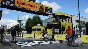 Vivez une arrivée sous les encouragements de la foule et grimpez sur le podium. Videos Pontivy Ville Arrivee De La 3e Etape En Mode Tour De France Pontivy Journal