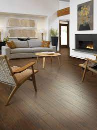 Apa Itu Lantai Vinyl Dan Apa Saja Kelebihan Dan Kekurangannya Rugs In Living Room Living Room Carpet Large Living Room Rugs