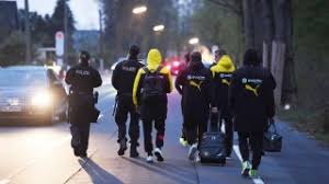 Check spelling or type a new query. Anschlag Auf Bvb Bus Anschlag Auf Den Bvb Mannschaftsbus In Dortmund Sz De