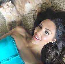 Claudia Batista's Instagram, Twitter & Facebook