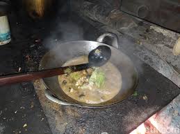 1/4 potong daun kol, iris kasar. Super Spesial Tongseng Kepala Kambing Menayu Khas Magelang