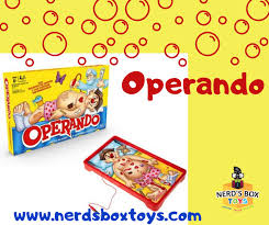 En esta divertida sala de operaciones tú eres el doctor así que debes de pensar y controlar cada uno de tus movimientos o el paciente gritará de dolor y tú perderás la partida. Operando Juego De Mesa Clasico Nerd S Box Toys Store Facebook
