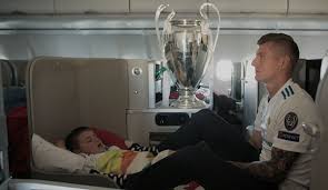 Weil der bezug zur hauptstadt beim projekt von fußballstar toni kroos gegeben ist, bleiben die ambulanten kroos ist auch botschafter für berliner kinder, deren lebenszeit verkürzt ist. Felix Kroos Im Interview Uber Tonis Kinofilm Der Aufstieg Ist Mein Personlicher Wm Titel