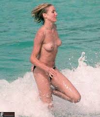 Top 40: Cameron Diaz Nude & Sexy Tits Pictures (2025)