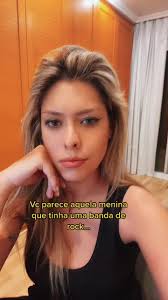 Mia Wicthoff: A Nova Sensação do Pop Brasileiro