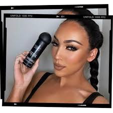 Queen of the Large Forehead Club 😂 But also, who else struggles with an  uneven hair line? 🙋🏻‍♀️ I've been using @toppikhair Building Fibers for  the last year and it's a GAME