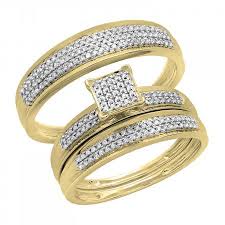 Choose from the most complete line of wedding rings and bands with over 5,000 designs to choose from. Buy 13 3 Mm 0 50 Carat Ctw 18k Yellow Gold Round Diamond Men S Women S Micro Pave Engagement Ring Trio Bridal Wedding Band Set 1 2 Ct Online At Dazzlingrock Com