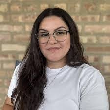 Laura Bringer's Instagram, Twitter & Facebook