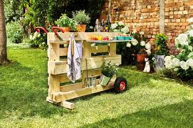 Palettenbett selber bauen bett aus paletten europaletten bett palettenmöbel palettenbetten anleitungen bauanleitung diy ideen. Mobel Bauen Hornbach