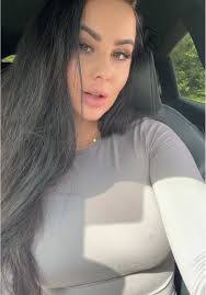 Amber Daw's Instagram, Twitter & Facebook