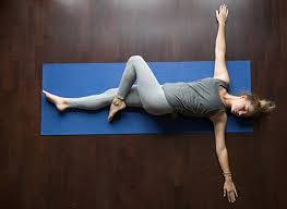 #yogachallenge yoga challenge poses for two: 4 Person Yoga Challenge Poses Yoga Houdingen