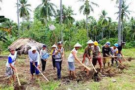 Gotong royong juga dapat meningkaykan rasa persatuan dan kesatuan nasional. Gemohing Tradisi Gotong Royong Dalam Indahnya Syair Pantun Okezone News