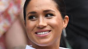 The daughter of retired lighting director thomas markle and former makeup artist doria ragland, who got her start in showbiz with a. Meghan Markle Speaks Out To Young Women About Daily Struggles