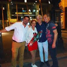 A produkciók előtti szokásos kisfilmből derült ki, hogy détár enikő és táncpartnere, baranya dávid a két hónapnyi közös munka során elég szoros kapcsolatot alakítottak ki. Detar Eniko 10 Evvel Fiatalabb Parja Nagyon Sarmos Peterrel 7 Eve Vannak Egyutt Hazai Sztar Femina Celebs Style Prepping