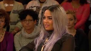 Gammour wuchs mit einem vier jahre älteren bruder und vier und acht jahre jüngeren schwestern in der frankfurter nordweststadt auf. Die Gammour Sisters Senna Gammour Und Dahab Gammour Bei Feray Henna Design Ein Kleiner Smaltalk By Feray Henna Design