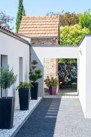 Deco Jardin Avec Piscine Un Exterieur Toulousain Sublime En Couleurs Entree De Maison Exterieur Deco Jardin Amenagement Jardin