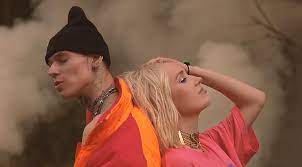 C#m ты ты ты мне не враг. Premera Klava Koka I Niletto Poletali Na Vozdushnom Share V Klipe Krash Tnt Music Zdes Tvoya Muzyka