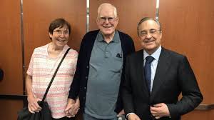 This is the profile site of the manager florentino pérez. International Champions Cup Real Vs Juventus Florentino Perez Reunited With The Family He Stayed With As A Student Marca In English