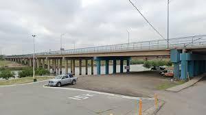 Ante alza de cruces de inmigrantes, Alcalde anuncia nuevo cierre del Puente  Internacional 1, en Eagle Pass, texas | Univision 41 San Antonio KWEX |  Univision
