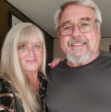 What internet and cell phone services are available in Yuma?