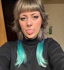 Massa de baunilha com recheios de brigadeiro de chocolate 50% e salted  caramel. Ou massa sucesso de brownie recheada com brigadeiro branco e doce  de leite. Os sabores que fazem sucesso nas