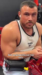 LOWER with coach 👊🏼 Today wasn't the day, session lacked absolutely  everything including intensity. Drained, tired, fatigued. But I guess  that's prep. 2 more weeks of pushing as hard as I can