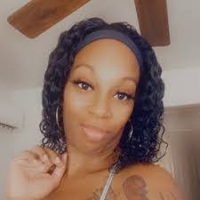 Deandra Robinson's Instagram, Twitter & Facebook