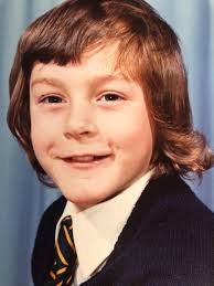 How awesome are mums.. I just turned 50 and she brought out my school tie  and badges from 40 years ago ❤️ Yep me and my big sis (pictured )were a  power