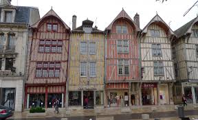 Maisons Troyennes A Pans De Bois Maison De Champagne Champagne Pan De Bois