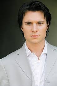 Eric Mcintire's Instagram, Twitter & Facebook