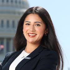 Emily Luna's Instagram, Twitter & Facebook