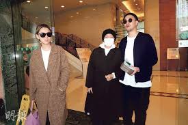 港星曾志偉的小兒子曾國猷頻傳婚姻亮紅燈，太太張可蕙（renee）不僅許久未出現在家庭聚會，今年情人節還突然在社群網站上與新歡一起吃情人套餐。 對此曾國猷哥哥曾國祥承認弟弟已離婚，雙方保持良好關係。 heho健康網· 56 分鐘前. æ›¾åœ‹ç¥¥å•è€å©†æŽ¥æ¯å‡ºé™¢ 20200113 Showbiz æ˜Žå ±olç¶²