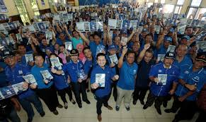 He said arguments over hudud were not healthy for the building, strengthening and integration of national unity. Arthur Kurup On The Campaign Trail With Incumbent Dad