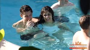 On monday (july 29), the singers were pictured kissing and getting hot and heavy out in public while enjoying the waters of miami beach. Shawn Mendes And Camila Cabello Are Smoking Hot In South Beach Part 2 Youtube