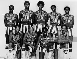 The 1976 77 National Unit Harlem Globetrotters Team Kneeling Nate Harlem Globetrotters Globe Trotter Harlem