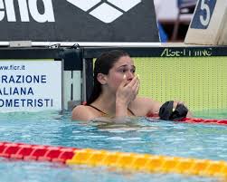Benedetta pilato ha sbaragliato la concorrenza a glasgow negli europei di nuoto in vasca corta, conquistando la vittoria, col crono di 29.32, nei 50 metri rana femminili. Pilato Campionessa D Europa World J Record E Ri Carraro Argento