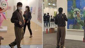 Artfacts helps collectors make better purchase decisions and artists understand their position in the art . Kunjungi Korea International Art Fair 2021 V Bts Banjir Permintaan Foto Maaf Sudah 50 Kali Tribuntrends Com