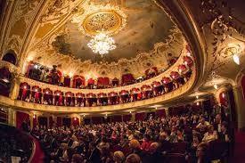 Tanarul gulita si cele doua fete de maritat, aristita si calipsita. Teatrul National Vasile Alecsandri Iasi Cultura La DubÄ