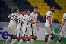 Portrait of happy young boys and girls sitting at restaurant having pizza and coffee. Comeback Roma Menang Tipis 2 1 Di Kandang Young Boys Okezone Bola