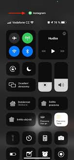 Modrou tečkou se bude v ios 7 označovat aplikace, která se automaticky aktualizuje bez nutnosti nově bude touto modrou tečkou označena i aplikace, která byla stažena, ale nebyla ještě spuštěna. Co Znamenaji Barevne Tecky Na Displeji Iphonu Pomuzou Vam Odhalit Spehovaci Aplikace Cesky Mac
