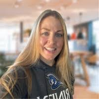 Beth Pierson's Instagram, Twitter & Facebook