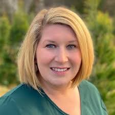 Elizabeth Baber's Instagram, Twitter & Facebook