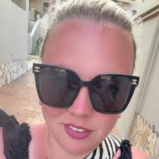 What type of food coloring is best for drip cups and can mica powder be  used in snow globes?