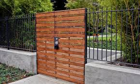 Gartenzaun Aus Holz Oder Metall Gartenzaun Holz Gartenhaus Uberdachung Holz