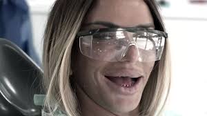 Katie Price Gruselige Bilder So Sehen Ihre Zahne Wirklich Aus Bunte De