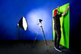 This technique has been used in the film industry for years but it is now becoming very popular with photographers as well. Creator 95 Inch Collapsible Retractable Green Screen Valera Valera Green Screens